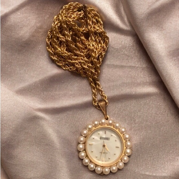 Vintage Signed Gitano Quartz Faux Pearl Watch on long Gold Toned Chain Necklace - Picture 3 of 5